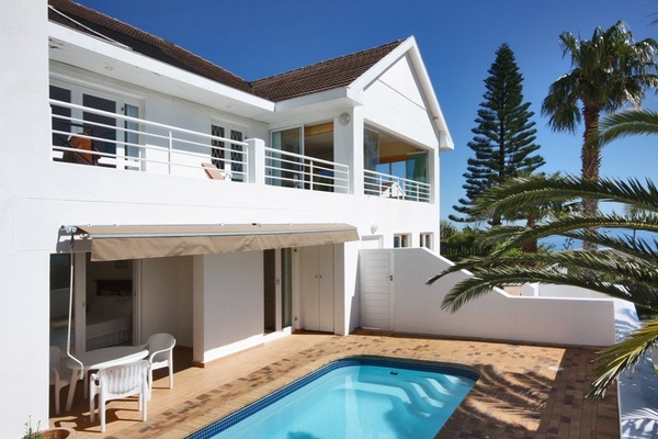 Plan a Winter Weekend at one of these Camps Bay Villas