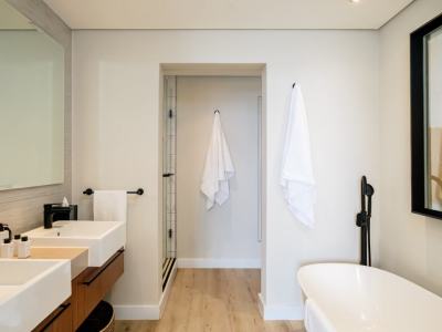 Contemporary Bathroom Elegance at 413 Harbour Bridge