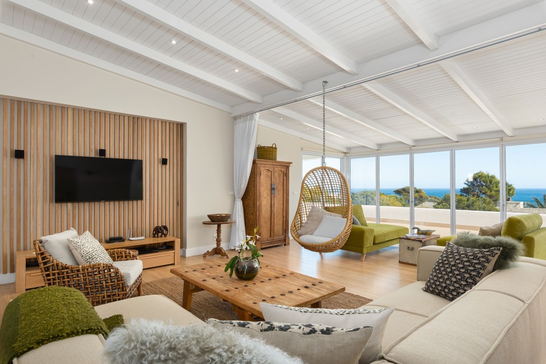 Living-to-sunroom