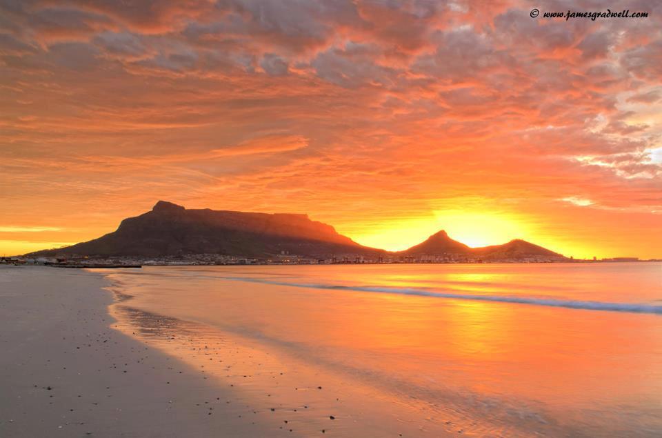 Sunset over Table Mountain from Blouberg - credit James Gradwell Photography & Tours