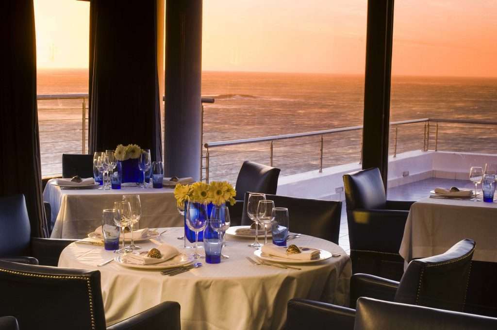 waterfront restaurants and bars in Cape Town