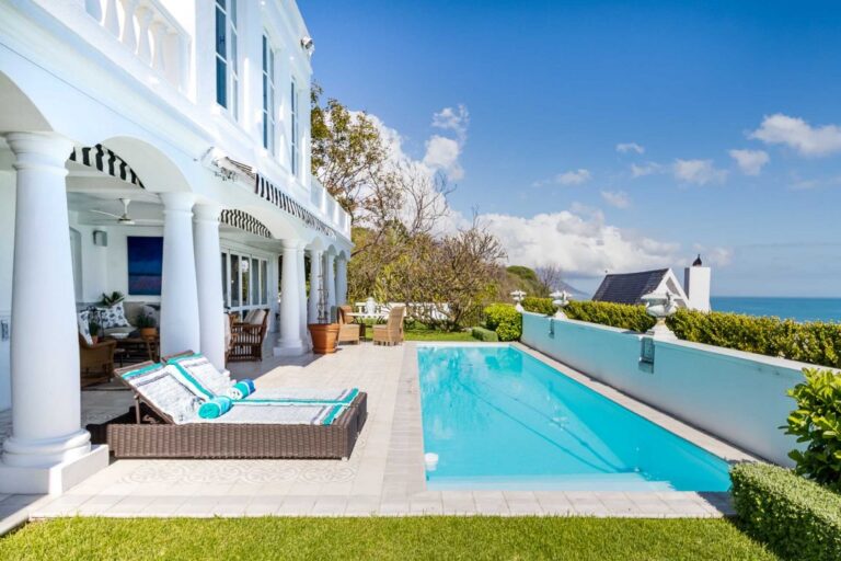 02-Villa-Do-Sol-landing-page-photograph-2