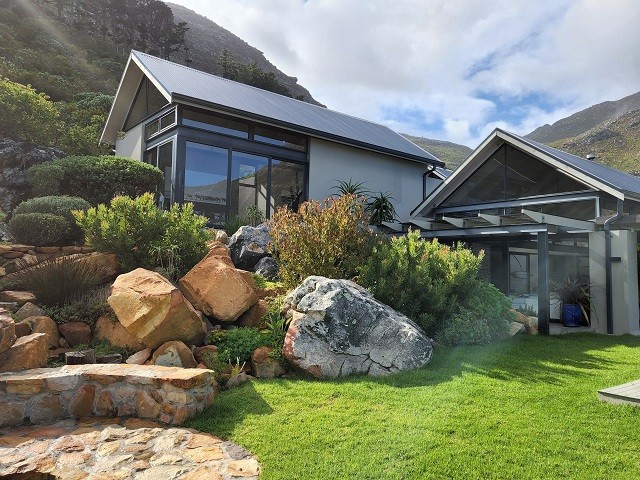 17-House-Mountains