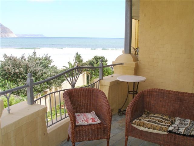 23-balcony-and-sea-view