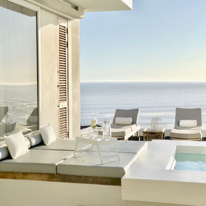 Penthouse Daybed Detail (day)