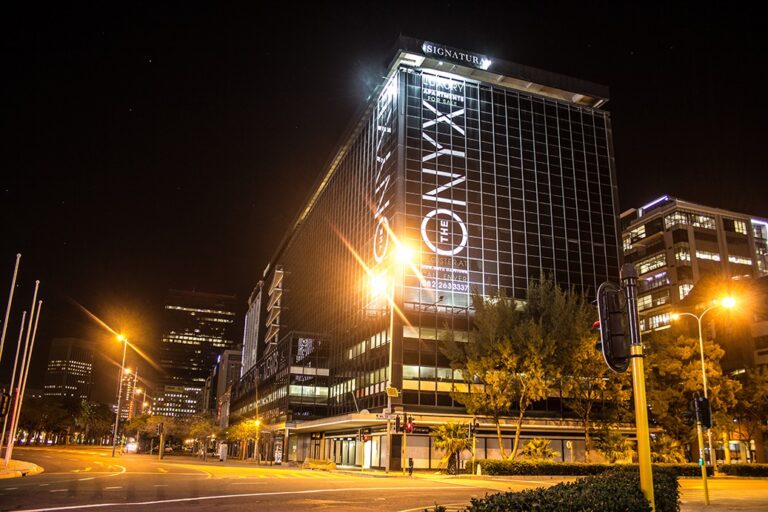 The-Onyx_At-Night-1