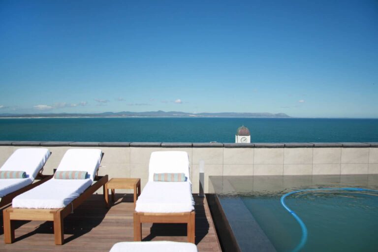 communal-pooldeck