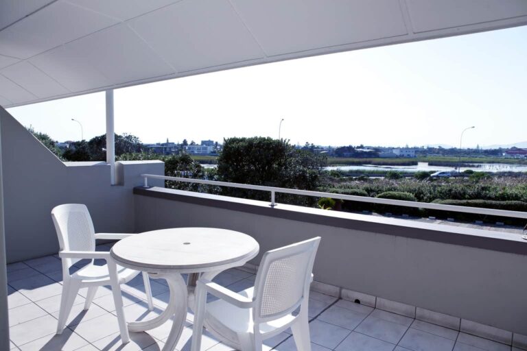 lagoon-balcony