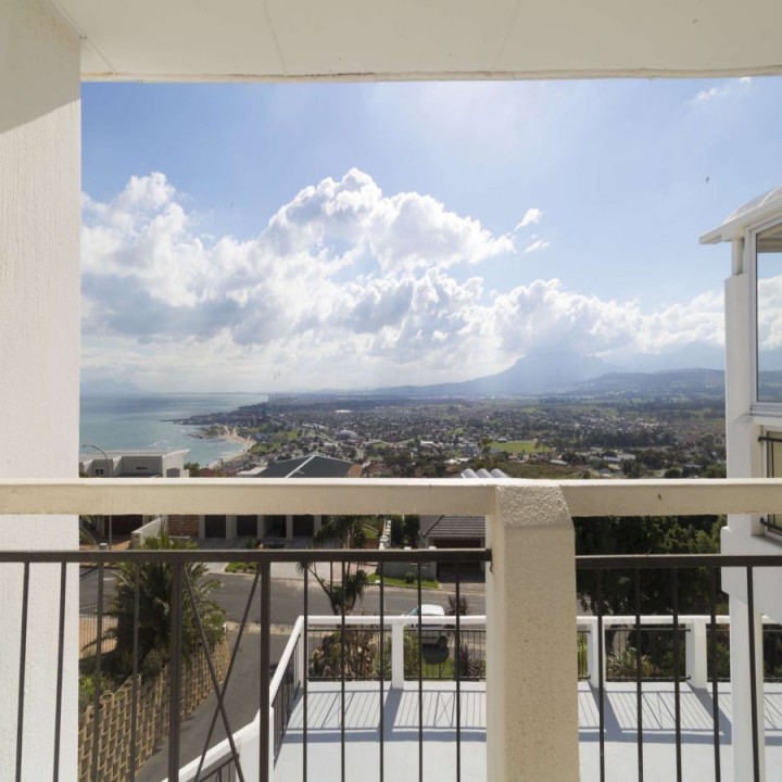 self-catering-accommodation-gordons-bay-aurora-penthouse-7929