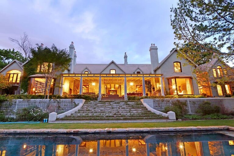 spacious-luxury-in-bishopscourt-8