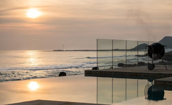 sun-setmisty-cliffs-outdoor-pool