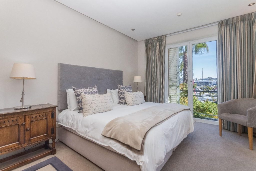 Param 103 – Beautiful main bedroom with views across the yacht marina