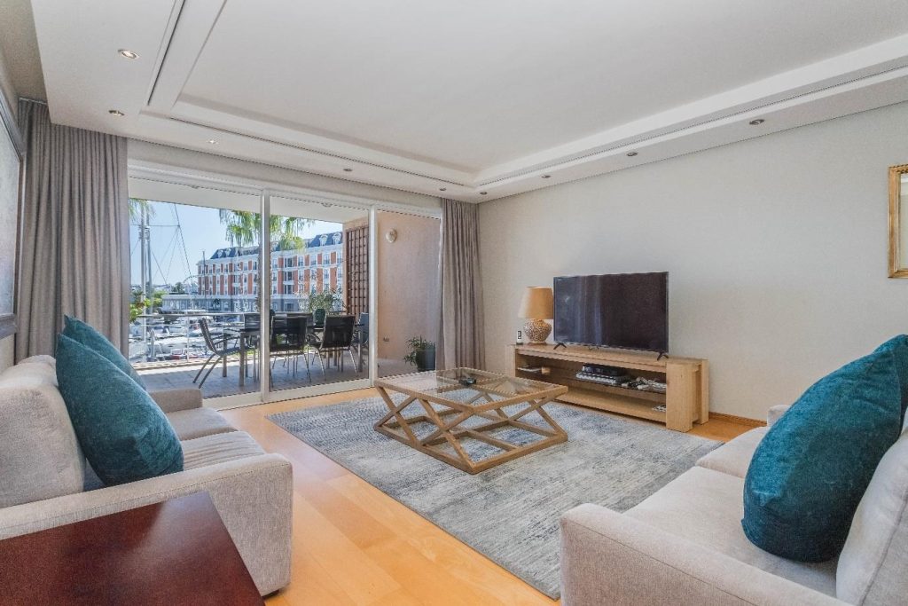 Param 103 – Comfortable lounge with direct access to the outdoor terrace