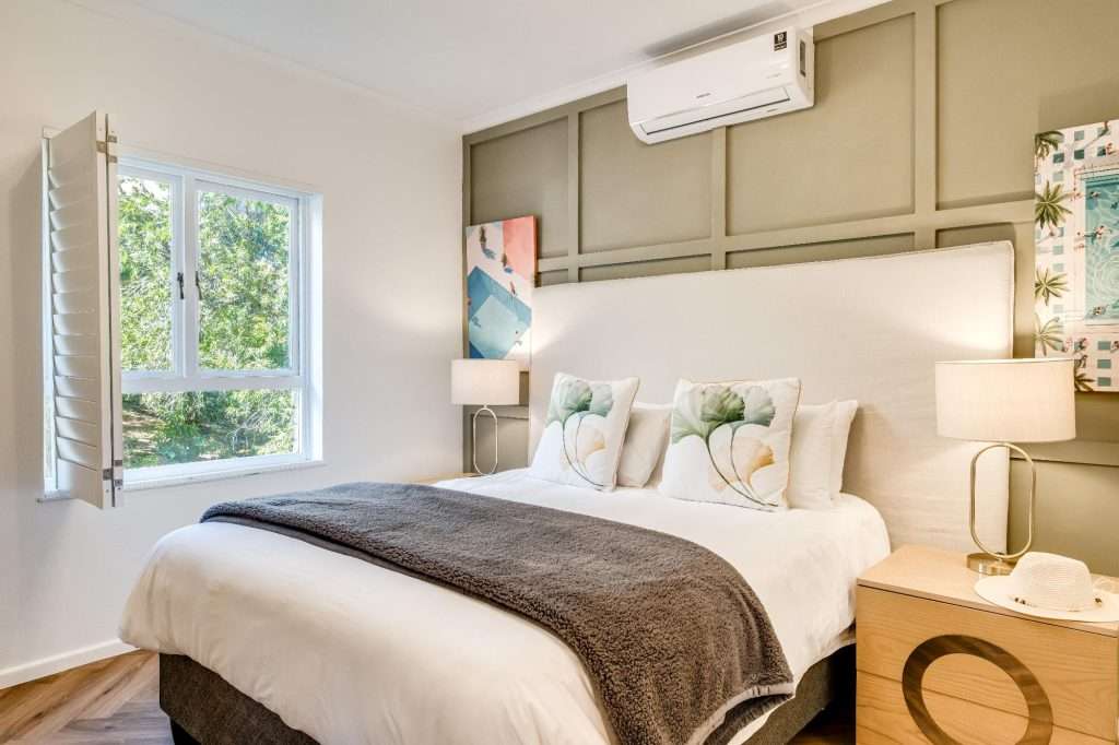 Shoreline Views – Second Bedroom – Elegant double bedroom with air-conditioning, beautiful natural light and calming neutral décor.
