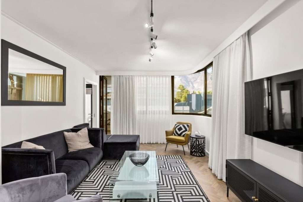 The Tuynhuys – Lounge – Stylish contemporary living room with bold monochrome décor, comfortable seating and abundant natural light.