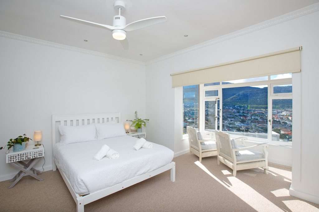 The Perch – Bedroom & Mountain Views – Bright and airy bedroom with a private sitting area positioned to make the most of the impressive mountain outlook.
