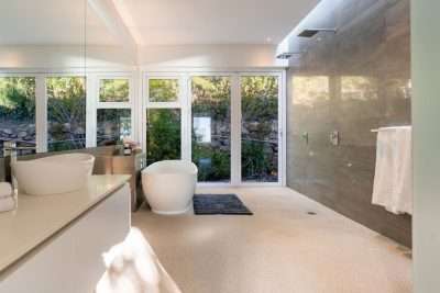 Thabisa-penthouse-Bathoom-1-Master--400x267.jpg