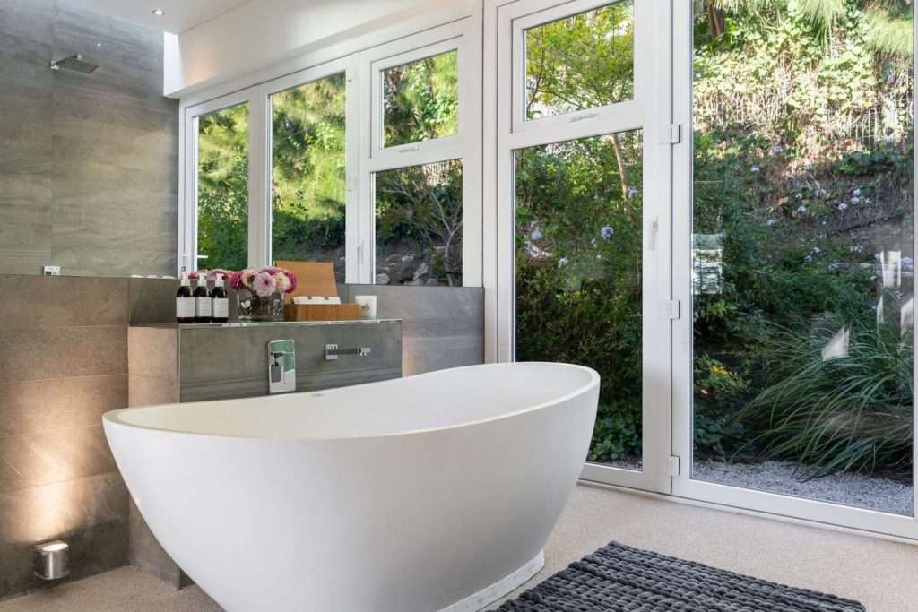 Thabisa-penthouse-Bathoom-1-Master.jpg