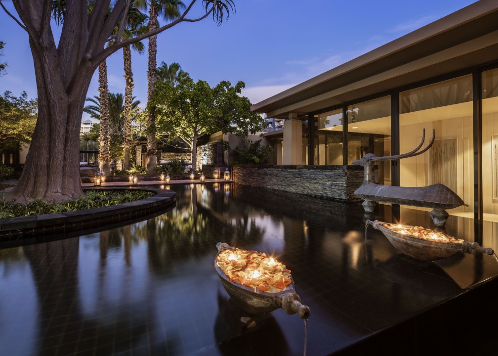 OO_CapeTown_Wellness_Spa_Outdoor_Courtyard_Wide_1615_LS_MASTER
